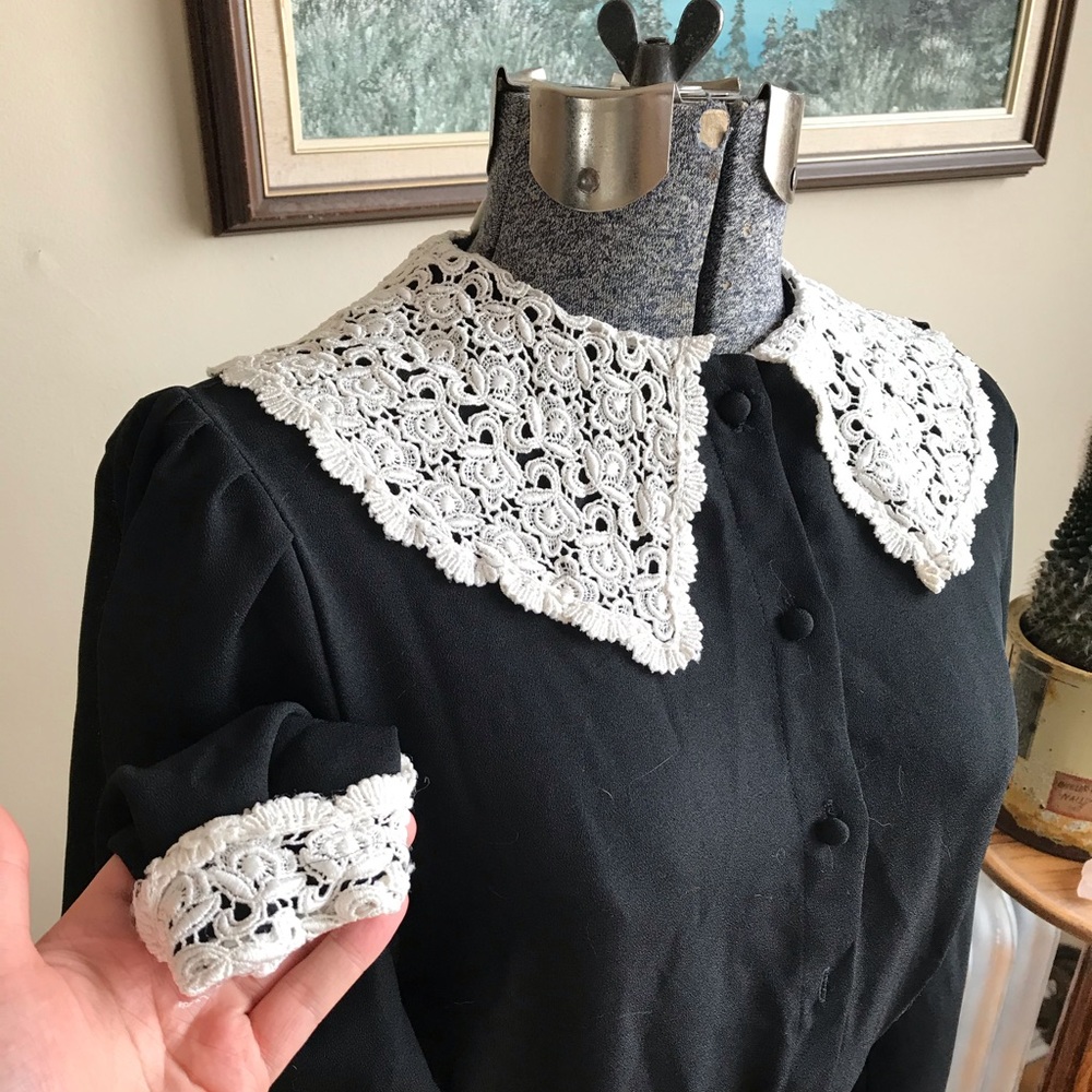 Vintage Crochet Collar & Cuff Blouse